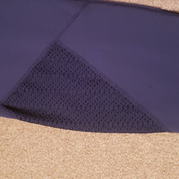 Fabletics Women's Navy Mid-Rise Mesh Powerhold® Capri - Picture 6 of 11